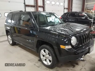 2014 Jeep Patriot Latitude z VIN 1C4NJRFB0ED718664, wystawiony jako IAAI lot #41150102 z przebiegiem 131 968 mil mil oraz . Historia ofert i sprzedaży dostępna na DreamBid. Obrazek 1.