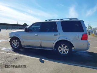 2006 Lincoln Navigator Luxury with VIN 5LMFU28516LJ13630, listed as a IAAI auction lot 42003960 with 139,505 mi miles. Bid and sale history available at carsss.com. Image 15.