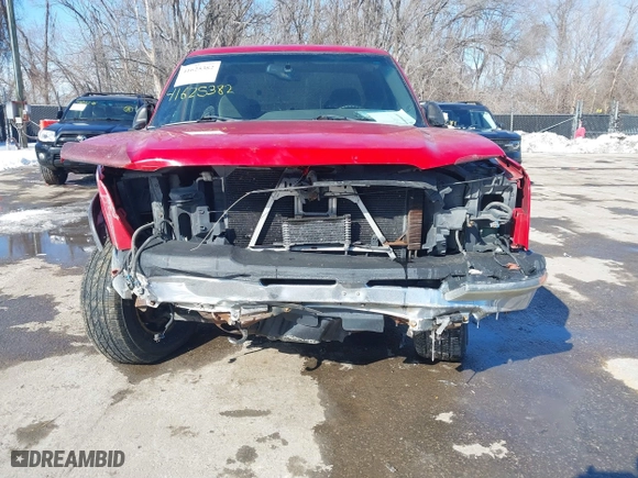 2003 Chevrolet Silverado 1500 LS with VIN 2GCEK19T931230082, listed as a IAAI auction lot 41625382 with 204,638 mi miles. Bid and sale history available at carsss.com. Image 6.