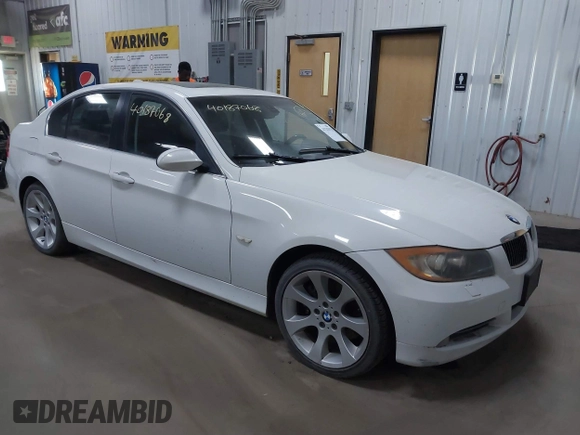 2006 BMW 3 Series 330xi with VIN WBAVD33546KL51295, listed as a IAAI auction lot 41742575 with 164,434 mi miles. Bid and sale history available at carsss.com. Image 1.
