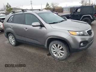 2011 Kia Sorento EX with VIN 5XYKU4A27BG028783, listed as a IAAI auction lot 41795310 with 256,109 mi miles. Bid and sale history available at carsss.com. Image 1.