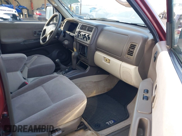 2000 Mitsubishi Montero Sport LS with VIN JA4MT31H5YP808601, listed as a IAAI auction lot 41070635 with 209,172 mi miles. Bid and sale history available at carsss.com. Image 5.