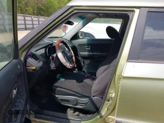 2013 Kia Soul + z VIN KNDJT2A6XD7486937, wystawiony jako IAAI lot #42087302 z przebiegiem 296 951 mil mil oraz . Historia ofert i sprzedaży dostępna na DreamBid. Obrazek 5.