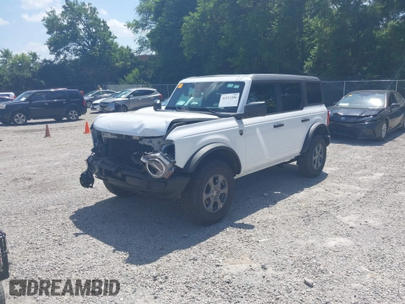 2025 Ford Bronco Big Bend z VIN 1FMDE7BH3SLA43579, wystawiony jako IAAI lot #42533206 z przebiegiem 2 958 mil mil oraz . Historia ofert i sprzedaży dostępna na DreamBid. Obrazek 19.