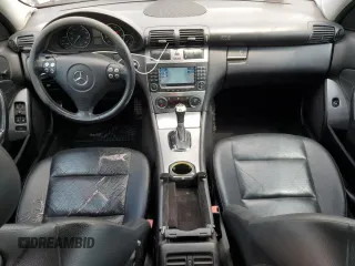 2005 Mercedes-Benz C 230 Kompressor с VIN WDBRF40J35F690593, выставлен на аукционе Copart как лот 56122435 с пробегом 227 250 миль миль и Списание • Salvage title. История ставок и продаж доступна на DreamBid. Изображение 8.