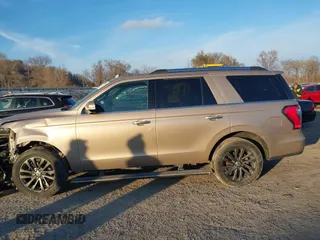 2020 Ford Expedition Limited with VIN 1FMJU1KT2LEA21893, listed as a IAAI auction lot 40957185 with 132,420 mi miles. Bid and sale history available at carsss.com. Image 13.