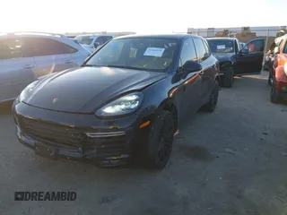 2017 Porsche Cayenne Turbo z VIN WP1AC2A2XHLA92993, wystawiony jako IAAI lot #41264521 z przebiegiem 83 257 mil mil oraz . Historia ofert i sprzedaży dostępna na DreamBid. Obrazek 18.