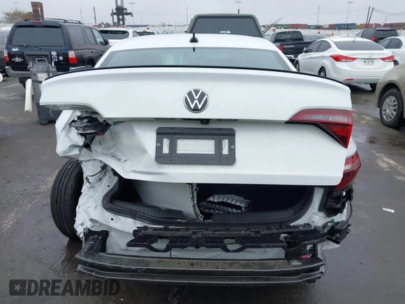 2024 Volkswagen Jetta Sport z VIN 3VWBM7BU9RM070948, wystawiony jako IAAI lot #41897872 z przebiegiem 7 521 mil mil oraz . Historia ofert i sprzedaży dostępna na DreamBid. Obrazek 16.