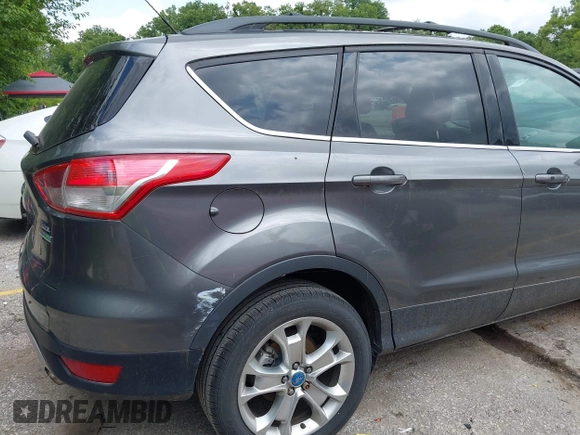2013 Ford Escape SEL z VIN 1FMCU0H96DUC33699, wystawiony jako IAAI lot #42779073 z przebiegiem 120 992 mil mil oraz . Historia ofert i sprzedaży dostępna na DreamBid. Obrazek 6.