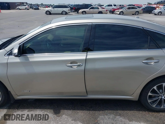 2018 Toyota Avalon Hybrid XLE Plus z VIN 4T1BD1EB5JU060570, wystawiony jako IAAI lot #42270625 z przebiegiem 100 010 mil mil oraz . Historia ofert i sprzedaży dostępna na DreamBid. Obrazek 13.
