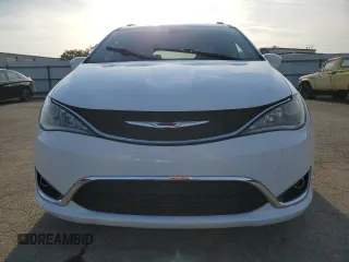 2018 Chrysler Pacifica Touring L Plus z VIN 2C4RC1EG1JR121816, wystawiony jako Copart lot #54615585 z przebiegiem 157 900 mil mil oraz Tytuł czysty. Historia ofert i sprzedaży dostępna na DreamBid. Obrazek 5.
