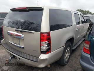 2010 Chevrolet Suburban LS with VIN 1GNUCHE03AR226103, listed as a IAAI auction lot 41729881 with 201,479 mi miles. Bid and sale history available at carsss.com. Image 4.