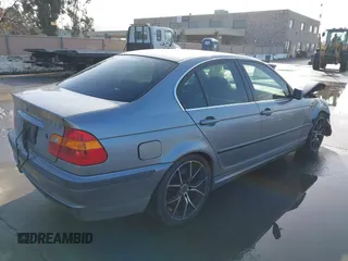 2005 BMW 3 Series 330i with VIN WBAEV53425KM41897, listed as a IAAI auction lot 41818391 with 155,731 mi miles. Bid and sale history available at carsss.com. Image 4.
