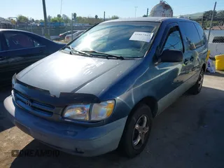 2000 Toyota Sienna CE with VIN 4T3ZF19CXYU261572, listed as a IAAI auction lot 41867445 with 204,765 mi miles. Bid and sale history available at carsss.com. Image 2.