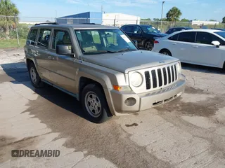 2010 Jeep Patriot Sport z VIN 1J4NT2GB0AD589605, wystawiony jako IAAI lot #42350812 z przebiegiem 240 390 mil mil oraz . Historia ofert i sprzedaży dostępna na DreamBid. Obrazek 1.