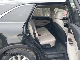 2018 Kia Sorento LX V6 with VIN 5XYPGDA5XJG419416, listed as a IAAI auction lot 41650650 with 95,897 mi miles. Bid and sale history available at carsss.com. Image 8.