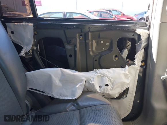 2004 Honda Pilot EX with VIN 5FNYF185X4B009044, listed as a IAAI auction lot 42175686 with 227,861 mi miles and . Bid and sale history available at DreamBid. Image 12.