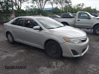 2012 Toyota Camry L z VIN 4T1BF1FK3CU047697, wystawiony jako IAAI lot #42419293 z przebiegiem 56 082 mil mil oraz . Historia ofert i sprzedaży dostępna na DreamBid. Obrazek 1.