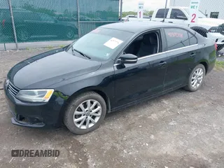 2013 Volkswagen Jetta SE z VIN 3VWDX7AJ5DM258429, wystawiony jako IAAI lot #42372776 z przebiegiem 211 579 mil mil oraz . Historia ofert i sprzedaży dostępna na DreamBid. Obrazek 17.