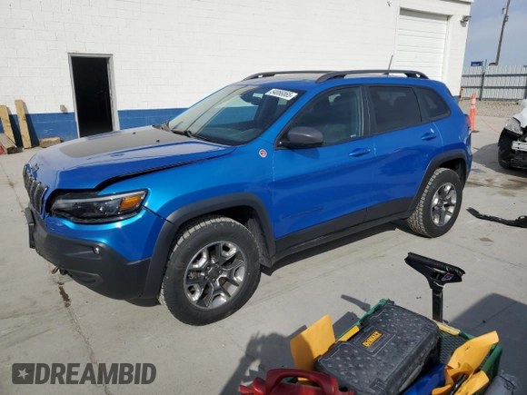 2019 Jeep Cherokee Trailhawk z VIN 1C4PJMBX5KD122328, wystawiony jako Copart lot #54066865 z przebiegiem 59 924 mil mil oraz Szkoda całkowita • Salvage title. Historia ofert i sprzedaży dostępna na DreamBid. Obrazek 1.