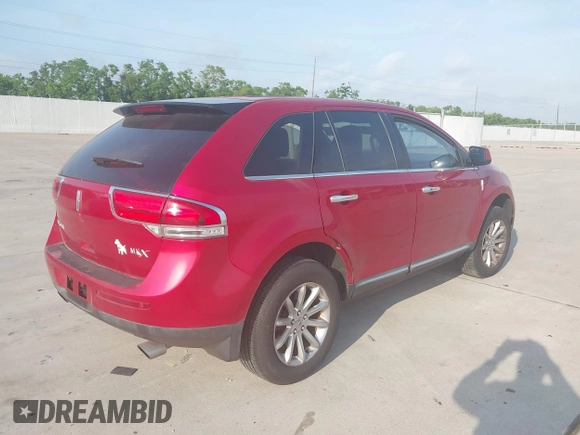 2011 Lincoln MKX z VIN 2LMDJ6JKXBBJ00173, wystawiony jako IAAI lot #42303362 z przebiegiem 156 965 mil mil oraz . Historia ofert i sprzedaży dostępna na DreamBid. Obrazek 4.