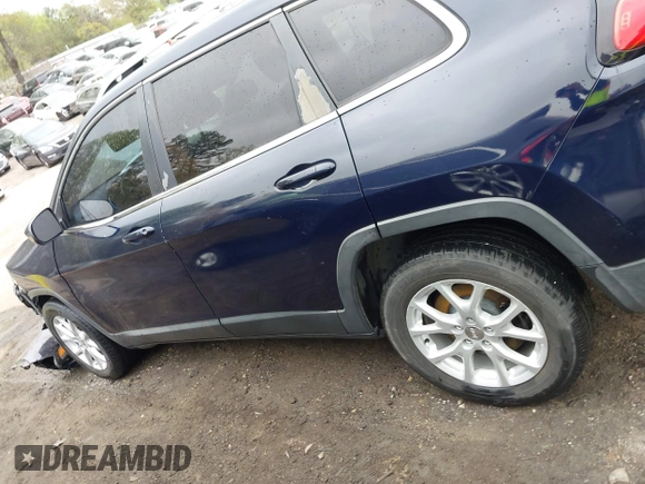 2014 Jeep Cherokee Latitude z VIN 1C4PJLCS5EW182924, wystawiony jako IAAI lot #41878926 z przebiegiem 147 800 mil mil oraz . Historia ofert i sprzedaży dostępna na DreamBid. Obrazek 14.