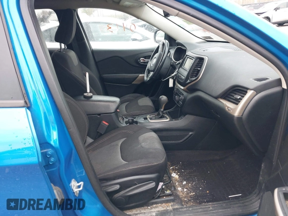 2018 Jeep Cherokee Latitude Tech Connect z VIN 1C4PJLCB0JD595520, wystawiony jako IAAI lot #42020413 z przebiegiem 79 910 mil mil oraz . Historia ofert i sprzedaży dostępna na DreamBid. Obrazek 5.