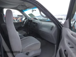 1998 Ford F-250 z VIN 2FTPX28L8WCB02569, wystawiony jako IAAI lot #41458634 z przebiegiem 195 384 mil mil oraz . Historia ofert i sprzedaży dostępna na DreamBid. Obrazek 5.