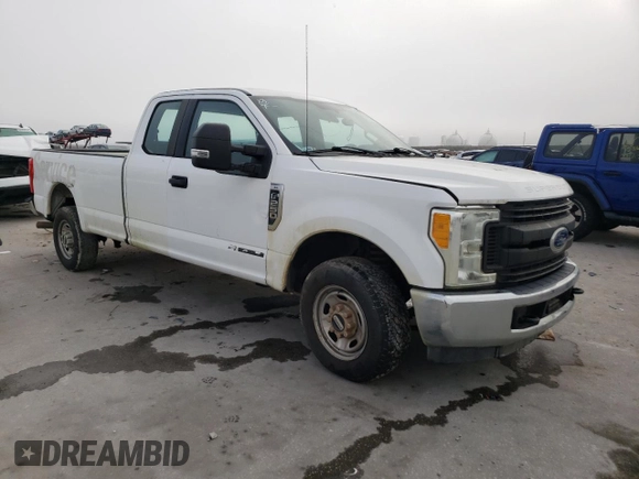 2017 Ford F-250 XLT with VIN 1FT7X2A61HEC90630, listed as a Copart auction lot 44420155 with 121,755 mi miles and Clean title. Bid and sale history available at DreamBid. Image 4.