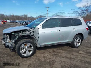 2008 Toyota Highlander Limited with VIN JTEES42A582037201, listed as a IAAI auction lot 41610521 with 222,888 mi miles. Bid and sale history available at carsss.com. Image 17.