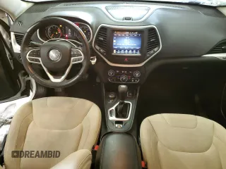 2017 Jeep Cherokee Latitude with VIN 1C4PJMCS7HW555326, listed as a Copart auction lot 87687345 with 89,717 mi miles and Salvage title. Bid and sale history available at DreamBid. Image 8.