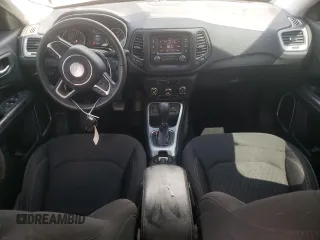 2017 Jeep Compass Sport z VIN 3C4NJCAB3HT652338, wystawiony jako Copart lot #63076055 z przebiegiem 109 701 mil mil oraz Szkoda całkowita • Salvage title. Historia ofert i sprzedaży dostępna na DreamBid. Obrazek 8.