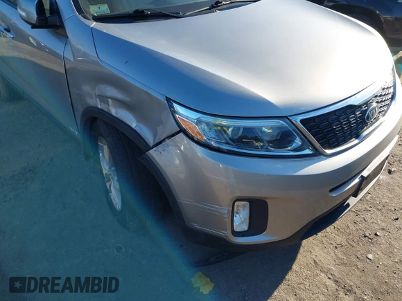 2015 Kia Sorento LX with VIN 5XYKTCA61FG639091, listed as a IAAI auction lot 41093306 with 71,768 mi miles. Bid and sale history available at carsss.com. Image 6.