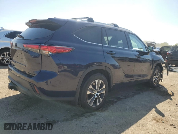 2022 Toyota Highlander XLE with VIN 5TDGZRBH8NS573003, listed as a Copart auction lot 56254485 with 19,293 mi miles and Salvage title. Bid and sale history available at DreamBid. Image 3.