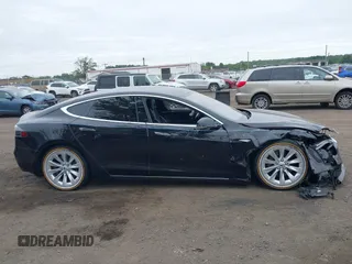 2018 Tesla Model S 75D с VIN 5YJSA1E26JF244843, выставлен на аукционе IAAI как лот 42585984 с пробегом 70 893 миль миль и . История ставок и продаж доступна на DreamBid. Изображение 13.