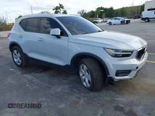 2021 Volvo XC40 Momentum z VIN YV4AC2HK5M2430384, wystawiony jako IAAI lot #41183505 z przebiegiem 45 031 mil mil oraz . Historia ofert i sprzedaży dostępna na DreamBid. Obrazek 1.