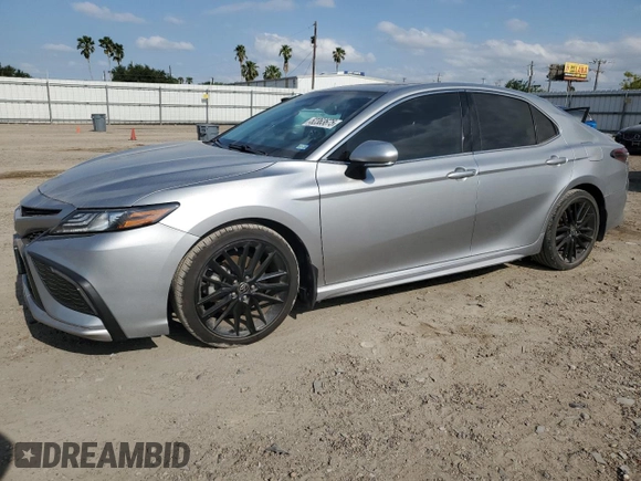 2022 Toyota Camry Hybrid XSE z VIN 4T1K31AK2NU571829, wystawiony jako Copart lot #52363675 z przebiegiem 52 918 mil mil oraz Szkoda całkowita • Salvage title. Historia ofert i sprzedaży dostępna na DreamBid. Obrazek 1.