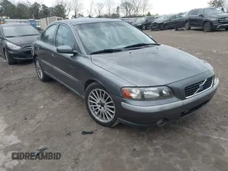 2004 Volvo S60 with VIN YV1RS59V842392551, listed as a IAAI auction lot 41445768 with 183,513 mi miles. Bid and sale history available at carsss.com. Image 1.