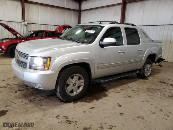 2012 Chevrolet Avalanche LT with VIN 3GNTKFE74CG229806, listed as a Copart auction lot 86071714 with 122,881 mi miles and Salvage Title. Bid and sale history available at carsss.com. Image 1.