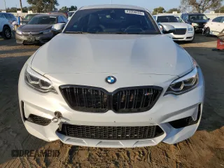 2020 BMW M2 Competition z VIN WBS2U7C01L7D99705, wystawiony jako Copart lot #83850434 z przebiegiem 101 313 mil mil oraz Szkoda całkowita • Salvage title. Historia ofert i sprzedaży dostępna na DreamBid. Obrazek 5.
