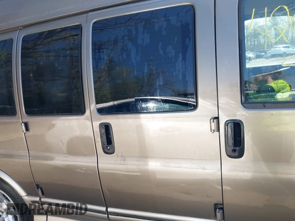 2004 Chevrolet Express Passenger with VIN 1GBFG15T641138032, listed as a IAAI auction lot 42005922 with 200,232 mi miles and . Bid and sale history available at DreamBid. Image 14.
