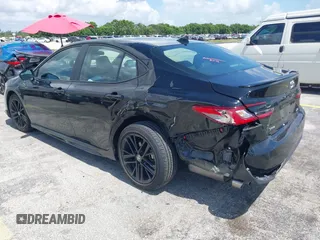 2025 Toyota Camry LE z VIN 4T1DAACK0SU024677, wystawiony jako IAAI lot #42468532 z przebiegiem 21 937 mil mil oraz . Historia ofert i sprzedaży dostępna na DreamBid. Obrazek 3.