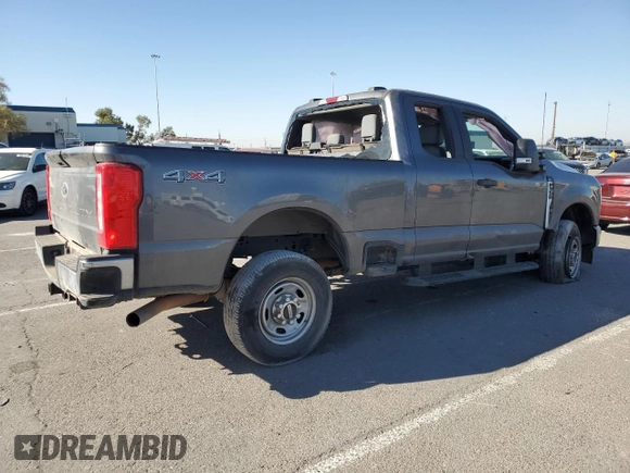 2023 Ford F-350 z VIN 1FT8X3BA6PED15808, wystawiony jako Copart lot #72426324 z przebiegiem 36 913 mil mil oraz Szkoda całkowita • Salvage title. Historia ofert i sprzedaży dostępna na DreamBid. Obrazek 3.