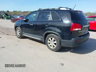 2013 Kia Sorento LX with VIN 5XYKTCA60DG347929, listed as a IAAI auction lot 42144507 with 210,216 mi miles. Bid and sale history available at carsss.com. Image 3.