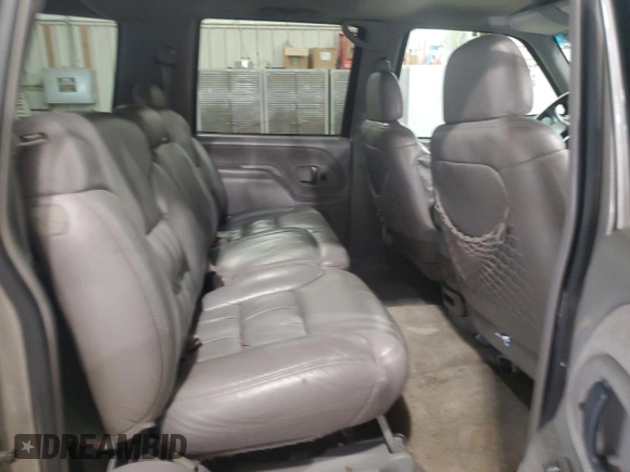 1999 Chevrolet Suburban z VIN 3GNFK16R4XG250550, wystawiony jako Copart lot #51941515 z przebiegiem 202 667 mil mil oraz Szkoda całkowita • Salvage title. Historia ofert i sprzedaży dostępna na DreamBid. Obrazek 11.