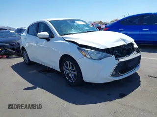 2019 Toyota Yaris L z VIN 3MYDLBYV4KY523780, wystawiony jako IAAI lot #42211654 z przebiegiem 125 233 mil mil oraz . Historia ofert i sprzedaży dostępna na DreamBid. Obrazek 1.