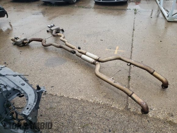 2016 BMW M6 z VIN WBS6E9C5XGG393734, wystawiony jako Copart lot #70883954 z przebiegiem Nie podano mil oraz Nie do naprawy • Non repairable. Historia ofert i sprzedaży dostępna na DreamBid. Obrazek 12.