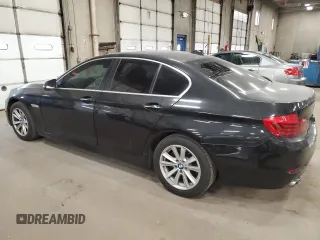 2015 BMW 5 Series 528i z VIN WBA5A5C59FD512538, wystawiony jako Copart lot #53160655 z przebiegiem 122 980 mil mil oraz Czysty tytuł • Clean title. Historia ofert i sprzedaży dostępna na DreamBid. Obrazek 2.