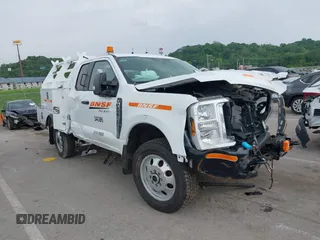 2024 Ford F-250 XL z VIN 1FT7X2BA9REC20703, wystawiony jako IAAI lot #42271124 z przebiegiem Nie podano mil oraz . Historia ofert i sprzedaży dostępna na DreamBid. Obrazek 13.
