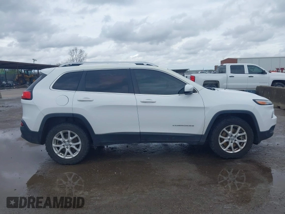 2018 Jeep Cherokee Latitude with VIN 1C4PJMCB3JD528531, listed as a IAAI auction lot 41906621 with 122,137 mi miles and . Bid and sale history available at DreamBid. Image 13.